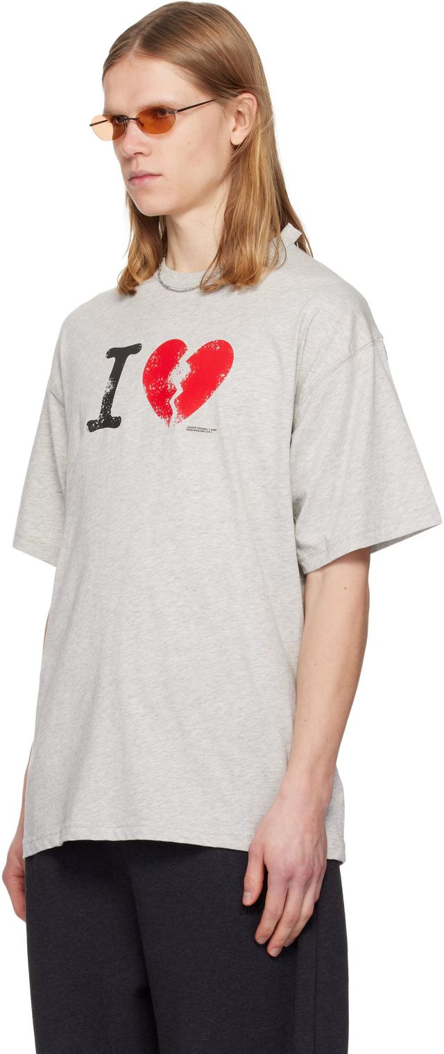 'I Suffer'라는 문구에 센스있게 매치한 하트 프린트 / 이미지 출처: SSENSE