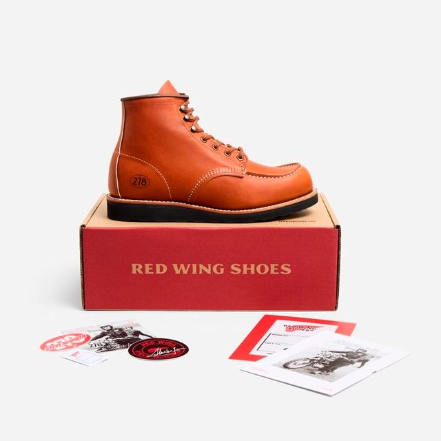 아이코닉한 컬러와 형태의 레드윙 부츠 / 이미지 출처: 레드윙