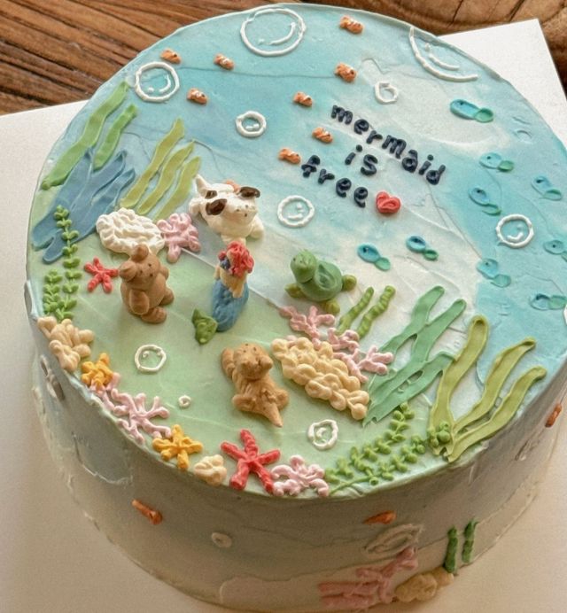 주문자의 취향을 반영해 제작하는 ‘디자인 케이크’는 특별한 스토리나 메시지를 담기 좋다. / 출처: 코이크 인스타그램