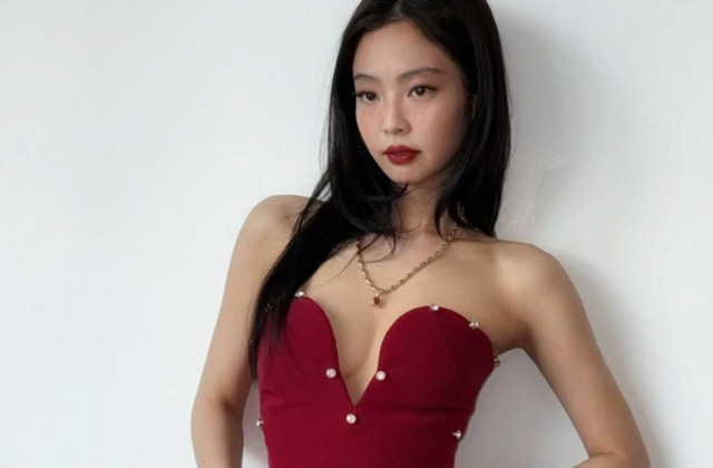 지난 '빌보드 위민 인 뮤직'에서 제니가 착용한 드레스 / 이미지 출처: 제니 인스타그램