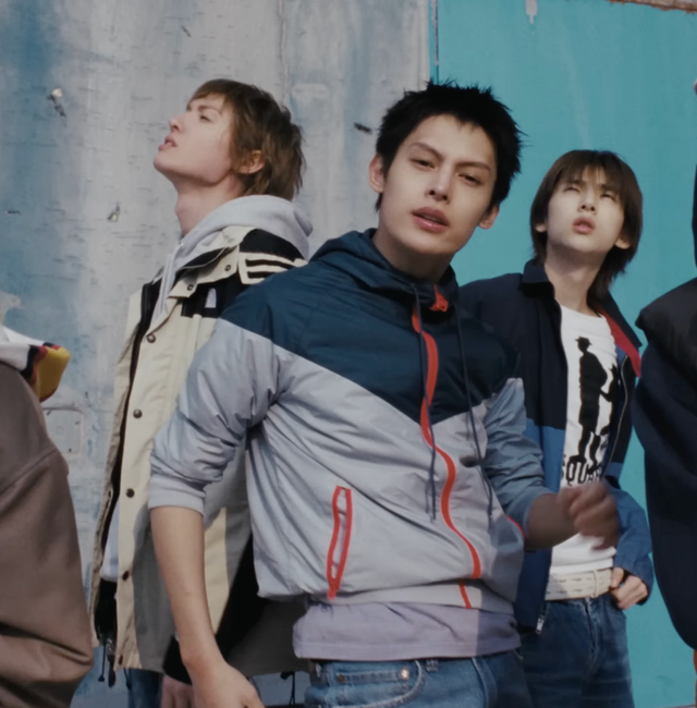 뮤비 속 나이키의 '윈드 러너'를 입은 제임스 / 이미지 출처: 코르티스 ‘REDRED’ 뮤직비디오