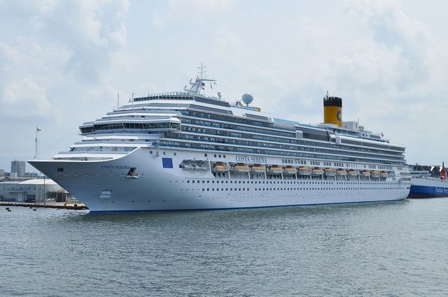 일본 하카타항에 정박한 코스타 세레나호의 모습이다. / 출처: Wikimedia Commons