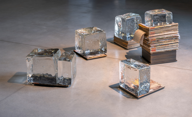 전시 중인 로나 심슨의 작품 / 이미지 출처: 보테가 베네타.