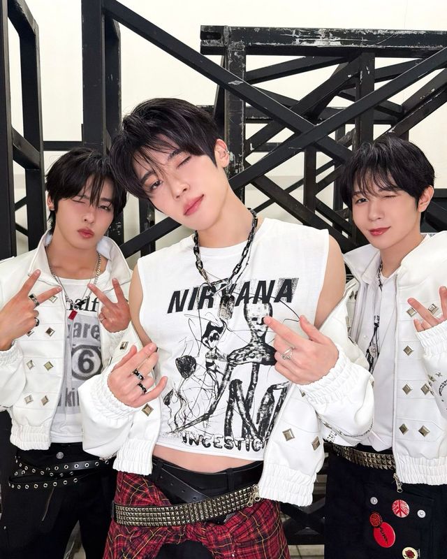 벨트와 새깅으로 하의에 포인트를 준 엔시티 위시 시온과 리쿠 / 이미지 출처: 인스타그램.