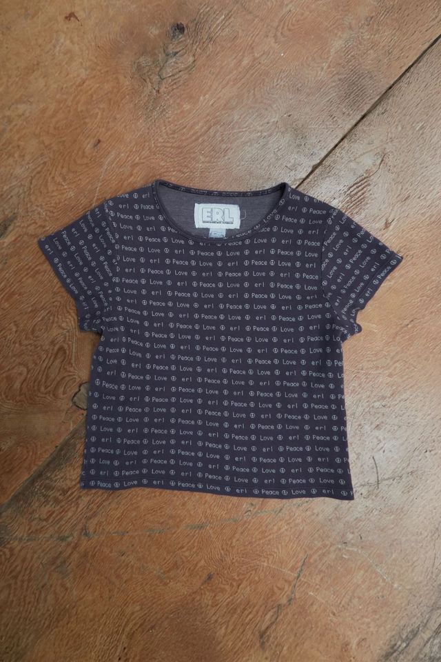 컬러, 프린팅의 선택지가 다양한 크롭트 티셔츠 / 이미지 출처: 꾸레쥬, ERL.