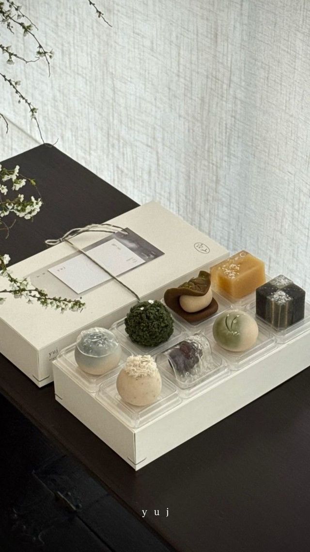 차분한 색감과 단정한 형태가 선물용으로도 좋다. / 출처: 유즈 yuj 네이버지도 업체 등록 