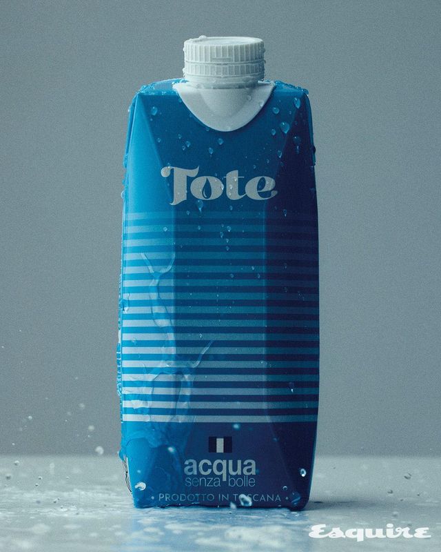 이탈리아 청정 수원지에서 길어 올린 순수한 물. 토트 워터 500mL/약 2000원대.