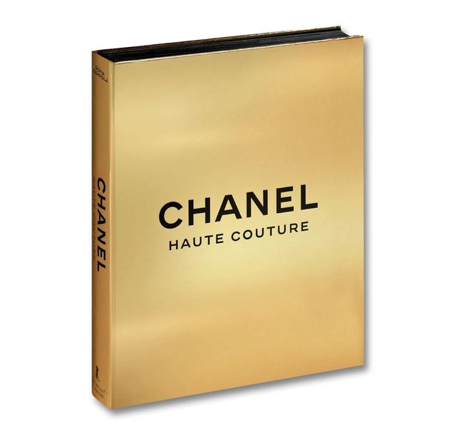 영화감독 소피아 코폴라가 편집한 〈Chanel Haute Couture by Sofia Coppola〉 책 / 이미지 출처: MACK