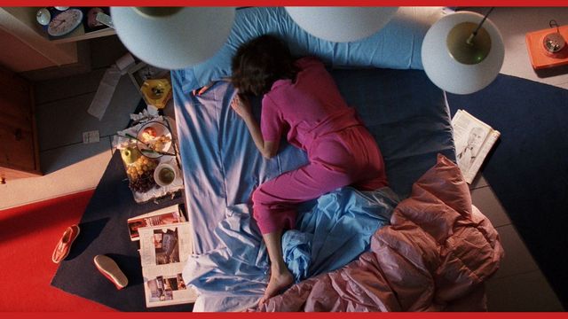 레드 컬러가 돋보이는 〈신경쇠약 직전의 여자(1988)〉 / 이미지 출처: Pedro Almodovar, MUBI 