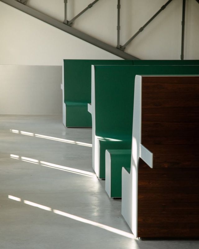폰다치오네 프라다에 소장된 Andrea Slominsky의 작품/ 이미지 출처: Fondazione Prada