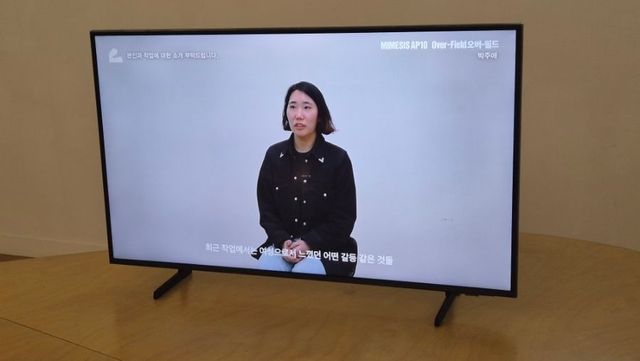 박주애 작가 인터뷰 하는 모습 / 이미지 출처: 필자 촬영