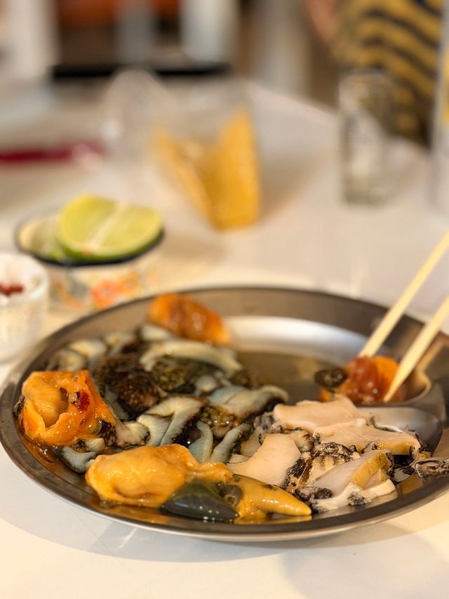 해산물이 너무나 싱싱해서 혹시 직접 잡은 건가하였으나 수산물 시장에서 사 온 것이라 한다. / 이미지 출처: 필자 촬영