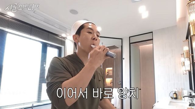 꼼꼼한 루틴으로 관리하는 구강 케어/ 이미지 출처: 유튜브 더 브라이언