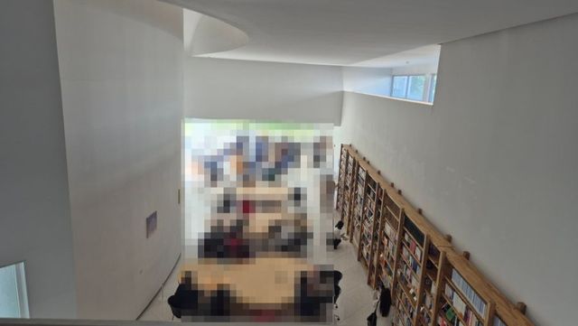 2층에서 내려다 본 북 카페 모습 / 이미지 출처: 필자 촬영