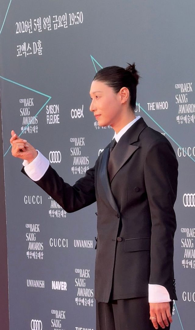 배구 여제다운 김연경의 존재감 / 이미지 출처: 에스콰이어