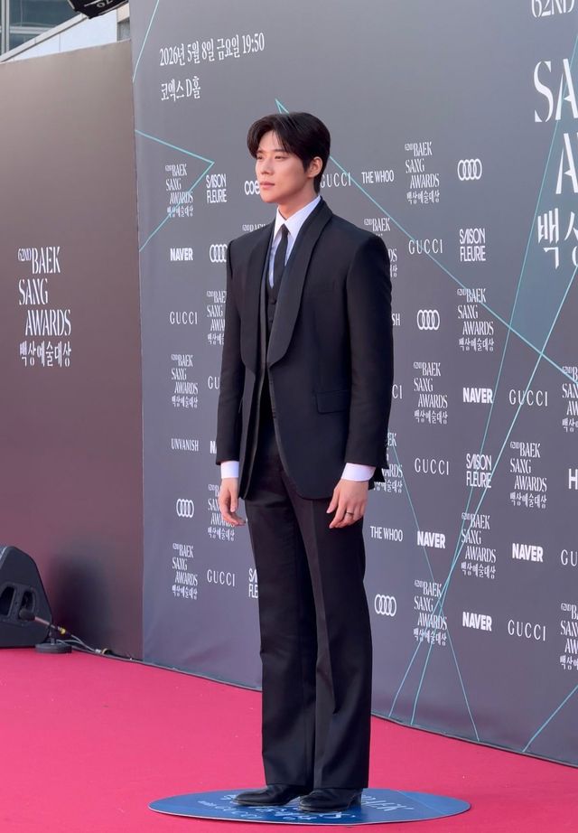 문짝남의 압도적인 자태 / 이미지 출처: 에스콰이어