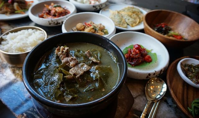 ‘한우등심 미역국’은 구수하고 진한 국물 맛이 일품이다. / 출처: 청담25 인스타그램
