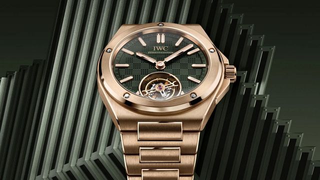 6시 방향에 플라잉 미닛 투르비용을 올리고 18K 5N 골드로 케이스와 브레이슬릿을 제작한 IWC 인제니어 투르비용 41 / 이미지 출처: IWC