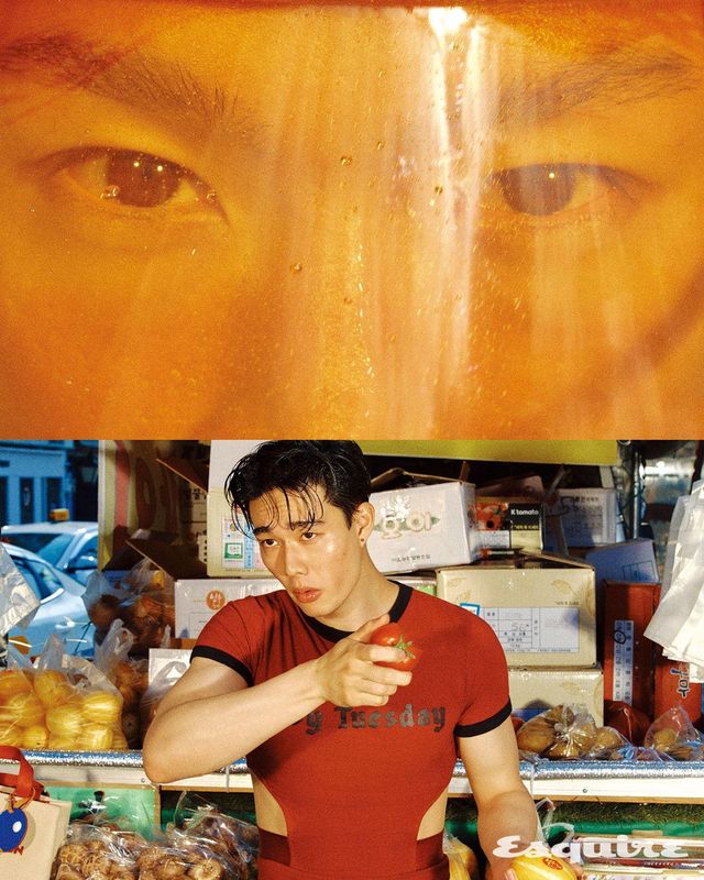 컷아웃 디테일의 링거 티셔츠 가격 미정 YCH. 미니 슈퍼 토트백 가격 미정 루이 비통.