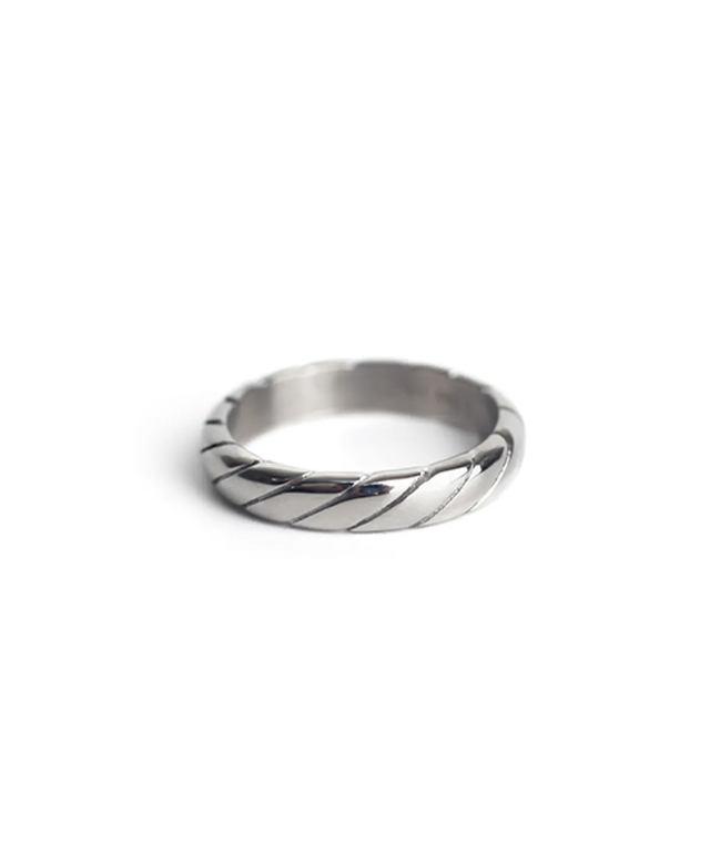 Twist texture ring