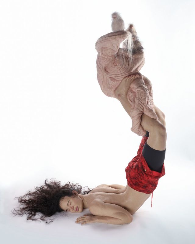 패트리샤 피치니니, ‘서포터’, 2021. 실리콘, 유리섬유, 모발, 의류, 168 x 130 x 90cm. 