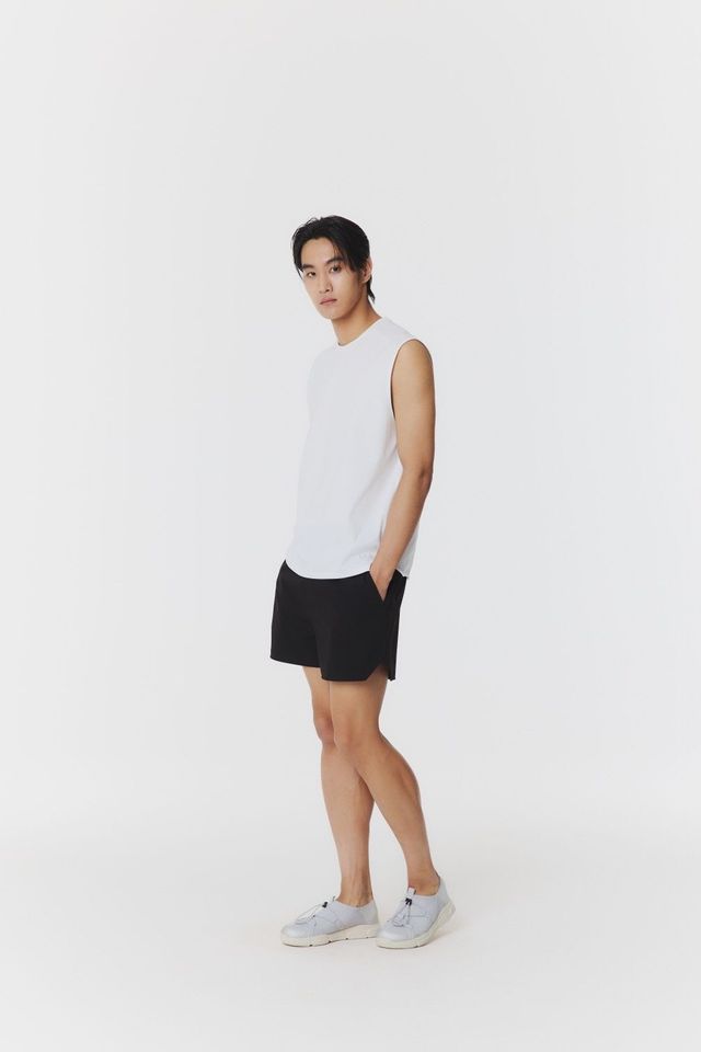 미니멀한 퀵드라이 민소매 수영복 / 이미지 출처: 무신사