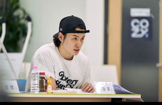 석환과 맞서는 주요 악역 '블랙' 역의 신승호 / 이미지 출처: 롯데엔터테인먼트 