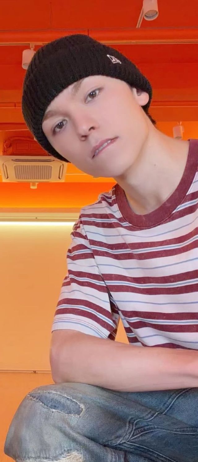 뉴에라 비니를 쓴 세븐틴 버논 / 이미지 출처: 세븐틴 인스타그램
