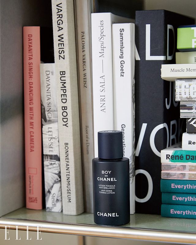 담백한 뷰티 스타일을 추구하는 그녀의 공간에서 발견한 보이 드 샤넬 모이스처라이저.