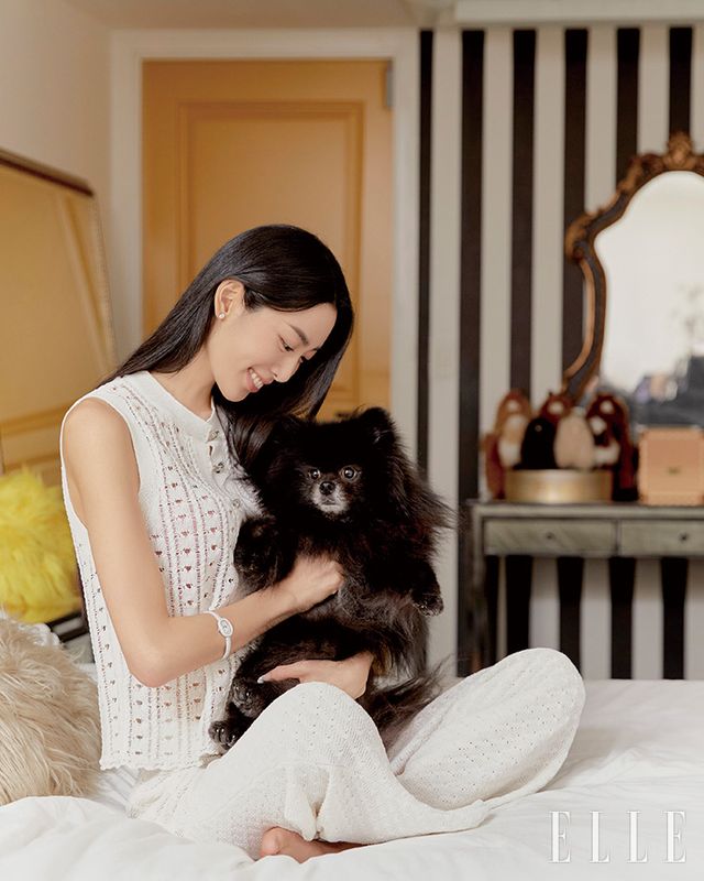 반려견 위스키와 행복한 웃음을 짓는 유희라.