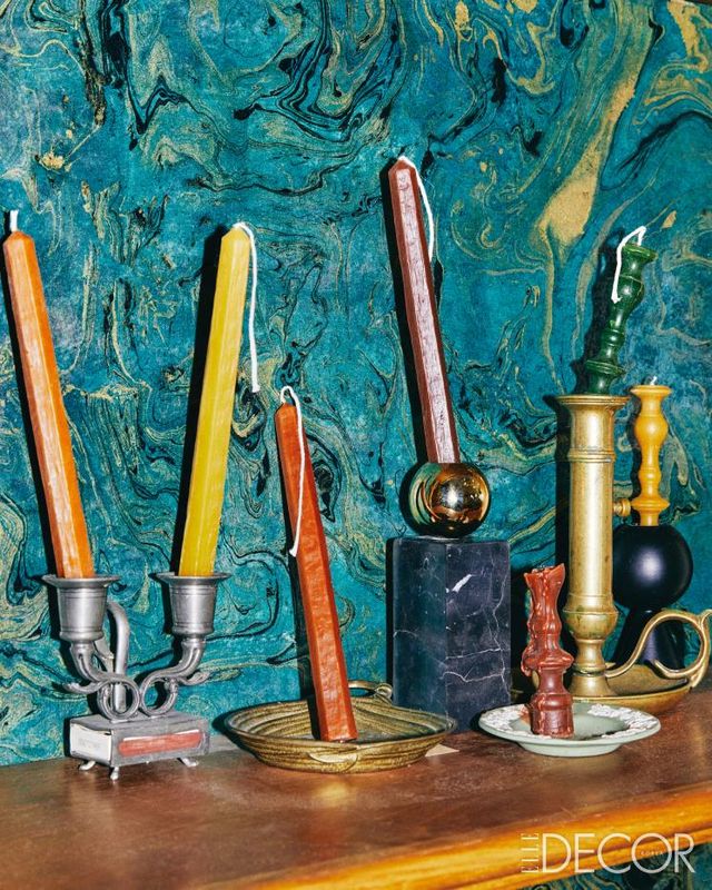 빈티지 색상의 초로 장식한 세실 앤 세드릭의 1층.