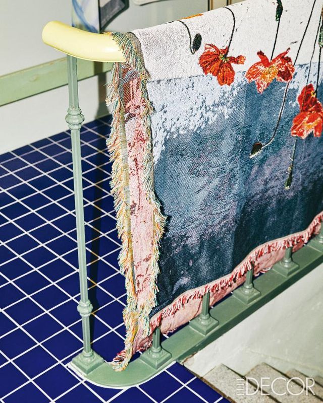 한 점의 명화를 연상하게 하는 월 패브릭 겸 러그. 