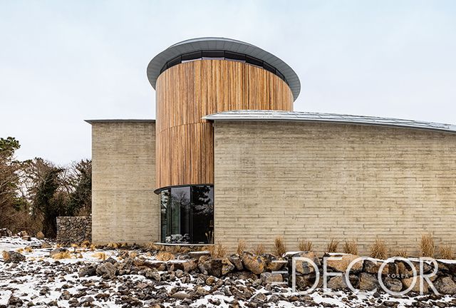 제주도를 본뜬 타원형을 그리는 일이 미술관 설계의 시작이었다.