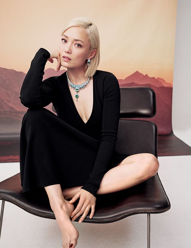 기리 컬렉션을 착용한 폼 클레멘티에프.