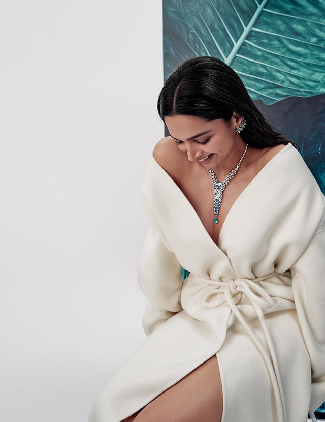 팬더 지브레 컬렉션을 착용한 디피카 파두콘.