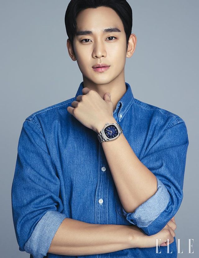 40mm 그래디언트 다이얼의 12시 방향에 커다란 날짜창이 자리해있고, 슈퍼루미노바 마감 처리로 가독성이 뛰어나다. 충격과 노화에 대한 탁월한 내성을 자랑하는 칼리버 80 니바크론 밸런스 스프링을 장착했다. 1백58만원, Mido.