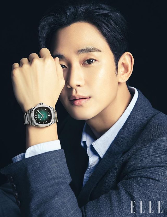 40mm 콤팩트한 사이즈의 멀티포트 TV 빅데이트. 충격과 노화에 대한 저항력이 뛰어난 칼리버 80 니바크론 밸런스 스프링을 장착했다. 1백58만원, Mido.