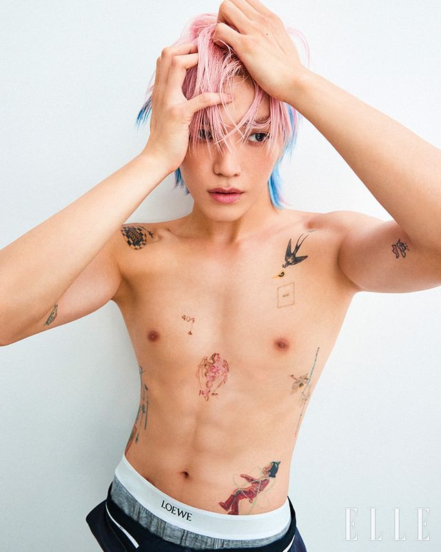 그레이 레깅스와 테일러드 팬츠는 모두 Loewe.