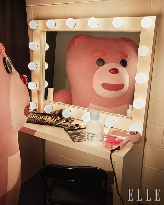 민감하고 건조한 피부에 보습과 진정 효과를 주는 저자극 비건 로션. 일리윤 세라마이드 아토 로션 350ml, 1만7천9백원, Illiyoon.