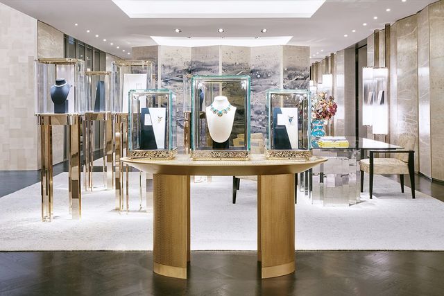 하이 주얼리 컬렉션을 전시한 7층 공간.