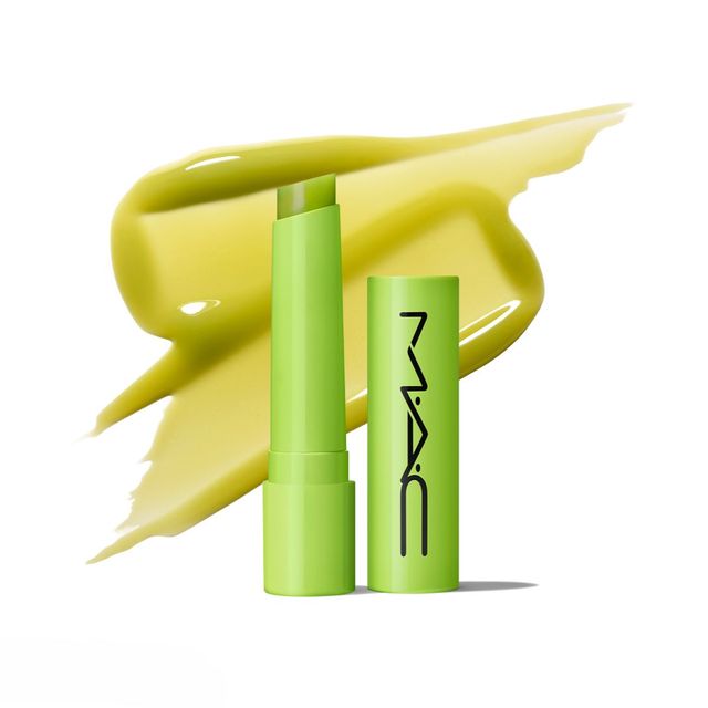 맥 스쿼트 플럼핑 글로스 스틱 라임 그린 ★★: 보이는 대로 펄 없는 글로시 형광 그린으로 발색. 다른 립 컬러에 덧바르거나 립밤으로 써도 좋다.