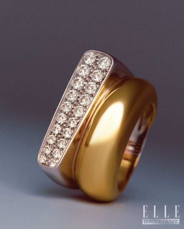 세계 여성의 날을 기념해 프레드에서 선물 받은 '석세스' 링.