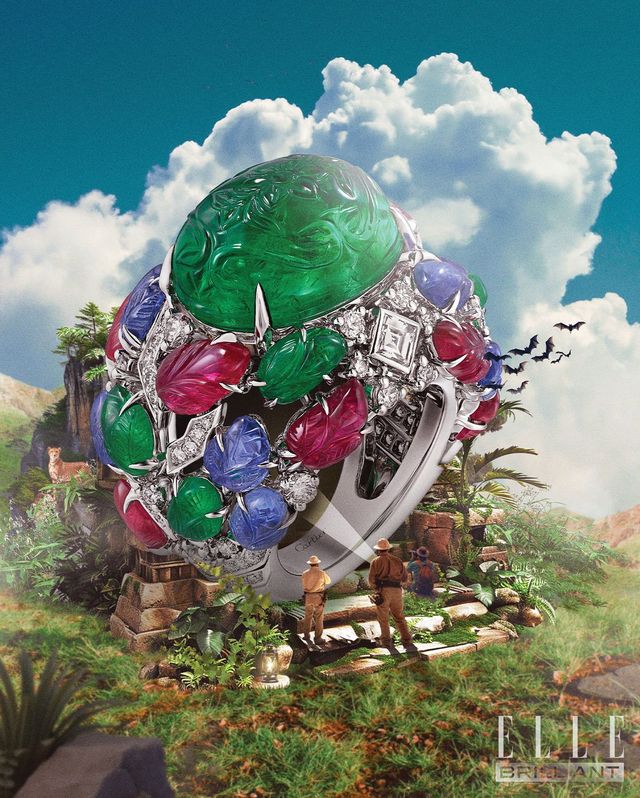 플래티넘에 에메랄드, 사파이어, 루비, 다이아몬드를 세팅한 뚜띠 마하반 링은 CARTIER.