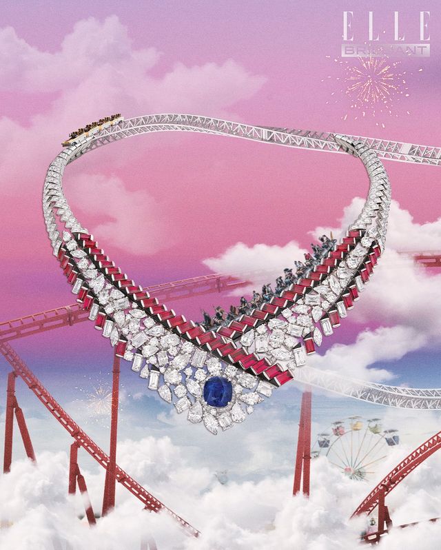 화이트 골드와 플래티넘에 다이아몬드, 사파이어, 루비, 오닉스를 정교하게 세팅한 그래픽 라인 프레스티지 네크리스는 CHANEL HIGH JEWELRY.