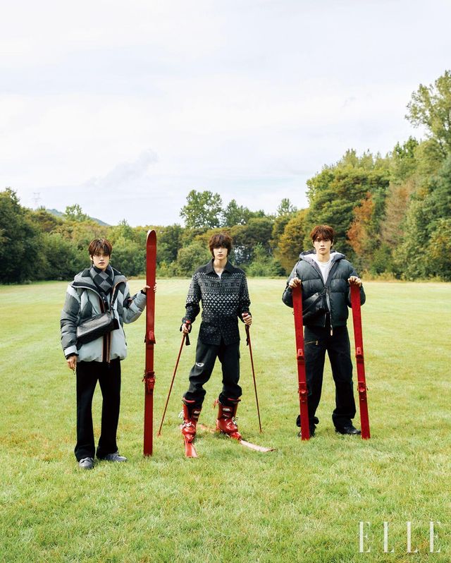 소희가 입은 테크니컬 스키 재킷과 테일러드 팬츠, 트레이너 스니커즈, 체크 스카프, 보디 백, 원빈이 입은 캐시미어 자카르 셔츠와 카고 팬츠, 성찬이 입은 모노그램 다운 재킷과 자카르 티셔츠, 데님 팬츠, 맥시 스니커즈는 모두 Louis Vuitton.