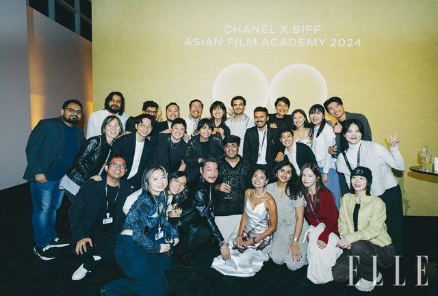  수료식 이후 진행된 애프터 파티에서 단체 사진을 남긴 참가자들의 밝은 표정. 