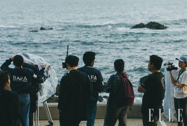 부산을 배경으로 진행된 프로덕션. 