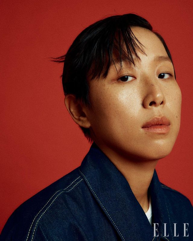 강민지가 입은 데님 재킷은 Neu_In. 