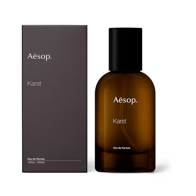 이솝 카르스트 | 카르스트 지대 바위 절벽, 폭풍우 속 풀, 나무와 날카로운 바람 냄새를 표현했고 베티버, 샌달우드, 시더우드가 향기롭게 남는 젠더리스 오 드 퍼퓸. 50mL 22만5천원.