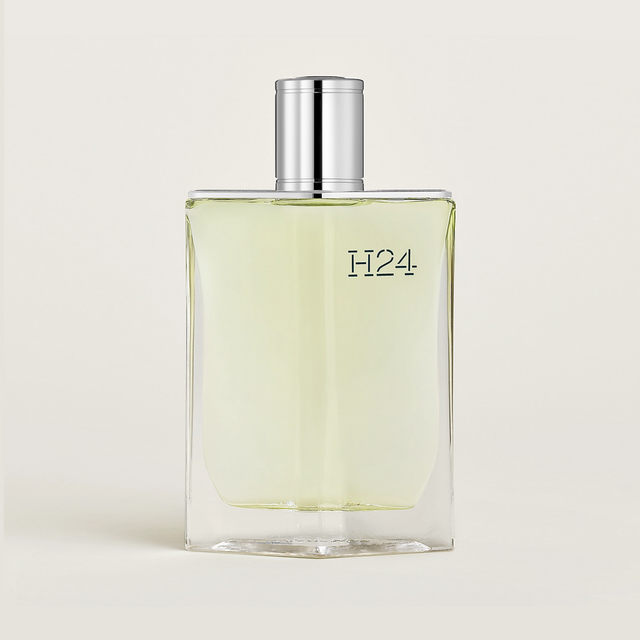 에르메스 H24 | 스클라렌이 반복적으로 등장하며 클라리 세이지, 수선화, 로즈우드의 자연 향을 도시적으로 승화하는 남성용 오 드 퍼퓸. 30mL 12만2천원, 50mL 14만1천원, 100mL 19만8천원. 